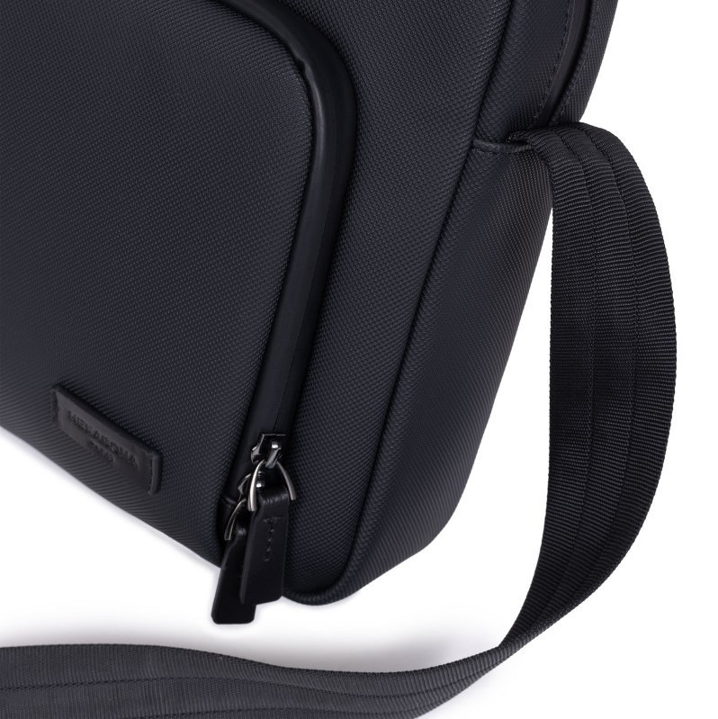 HEXAGONA Τσάντα ταχυδρόμου χιαστί μαύρη με χωρητικότητα ταμπλέτας σε συνθετικό με δέρμα HGC94O